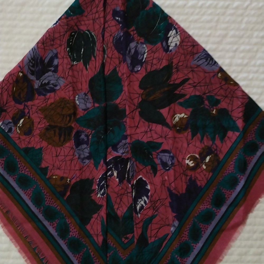 (423) 34 inch square scarf Axcess